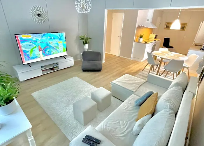 Pieni Omakotitalo Joen Rannalla