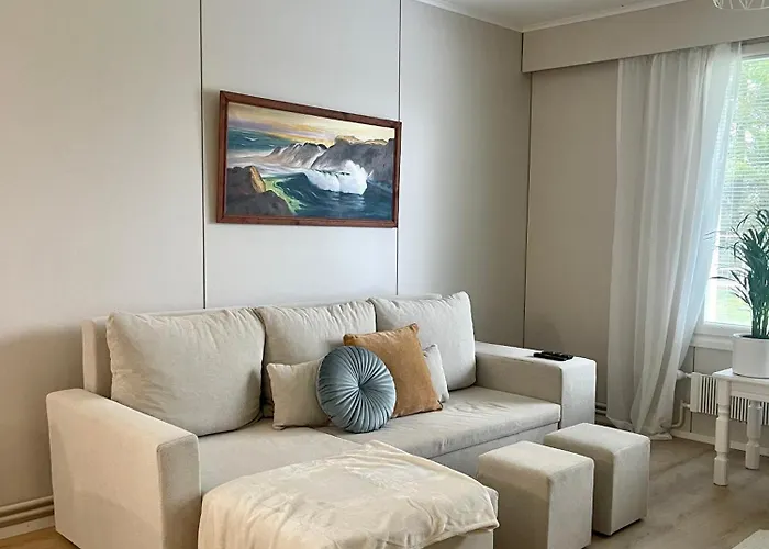 Pieni Omakotitalo Joen Rannalla *