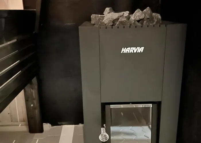 Pieni Omakotitalo Joen Rannalla *